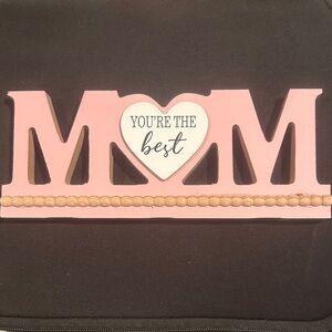 Pink 'MOM' Decorative Sign